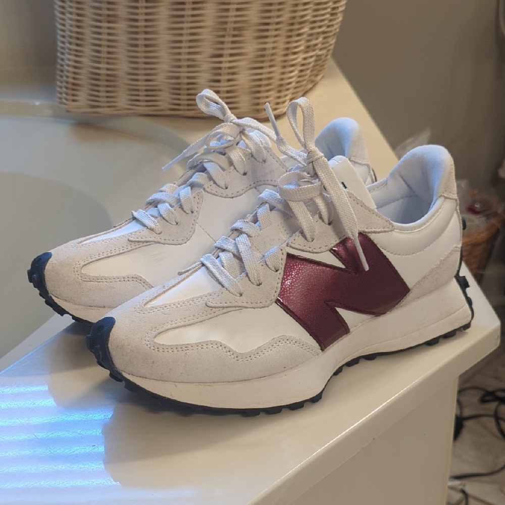 New Balance 327 White and Burgundy Athletic Shoes Size 9